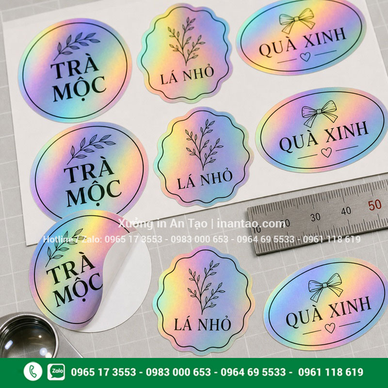 Kiểm tra chất lượng decal 7 màu thành phẩm Kiểm tra decal 7 màu thường sau khi in và bế